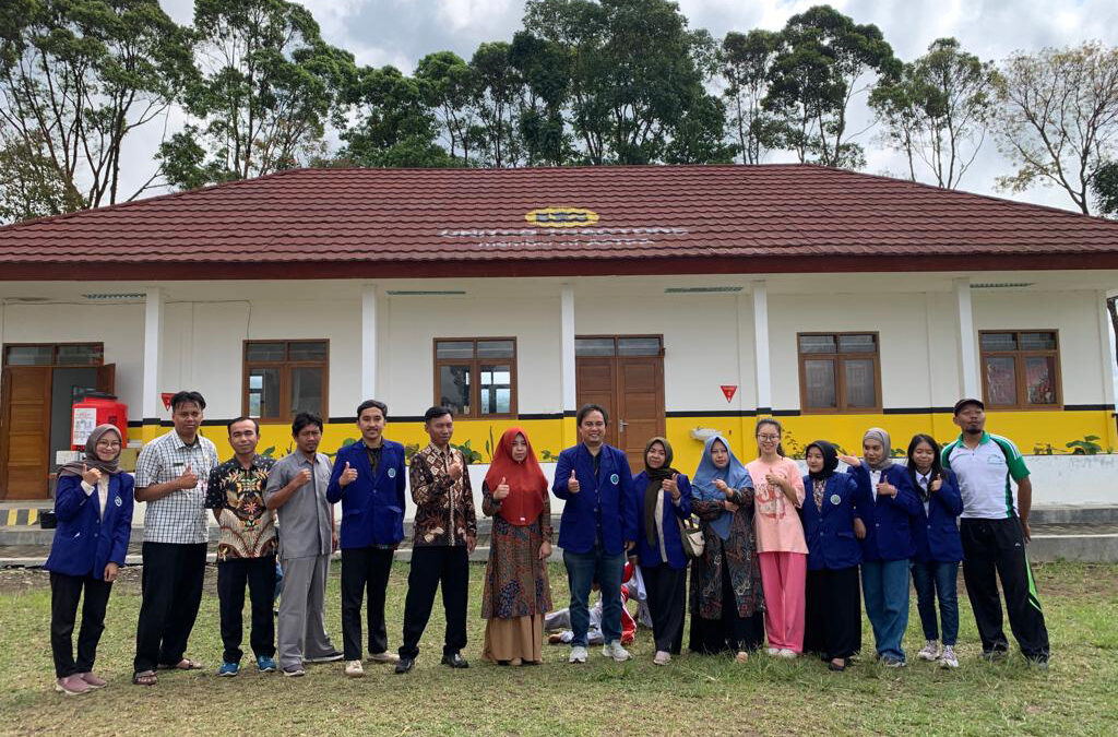 Universitas Negeri Malang Berikan Pelatihan Mitigasi Gunung Api Pada Siswa Sekolah Dasar Yang Terdampak Gunung Api Semeru